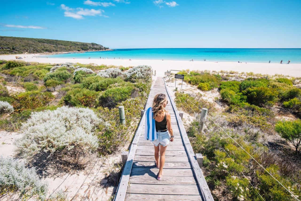 Pullman Bunker Bay Resort Margaret River Dunsborough Exterior foto A boardwalk at Cable Beach